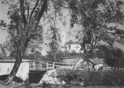 Die notdürftig instandgesetzte alte Maisachbrücke um 1950