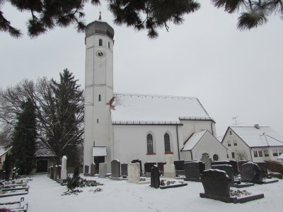 Die Filialkirche St. Nikolaus in Deutenhausen im Winter 2020